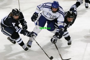 埃芬博格解析拜仁新锋线，前场铁三角为凯恩创造空间，警示梅西比较论弊大于利