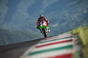 突发伤情震动赛场！布克意外严重崴脚痛苦离场，太阳队医紧急评估伤势