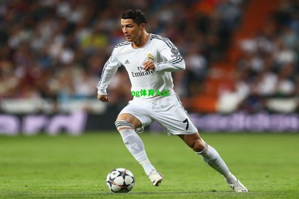 新星无畏！凯肖恩·乔治空切直面文班补防，单臂滑翔劈扣震撼全场