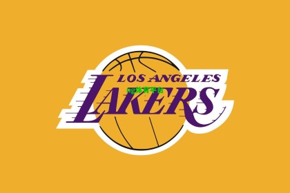 绿茵场外的暗夜玫瑰，若昂·内维斯女友马达莱娜晒暗黑风妆造，诠释不可触碰的美