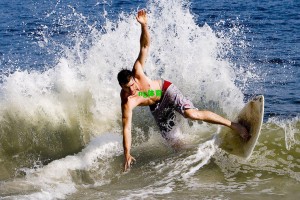 拜仁锁定防线未来，格伊免签计划成夏窗关键布局