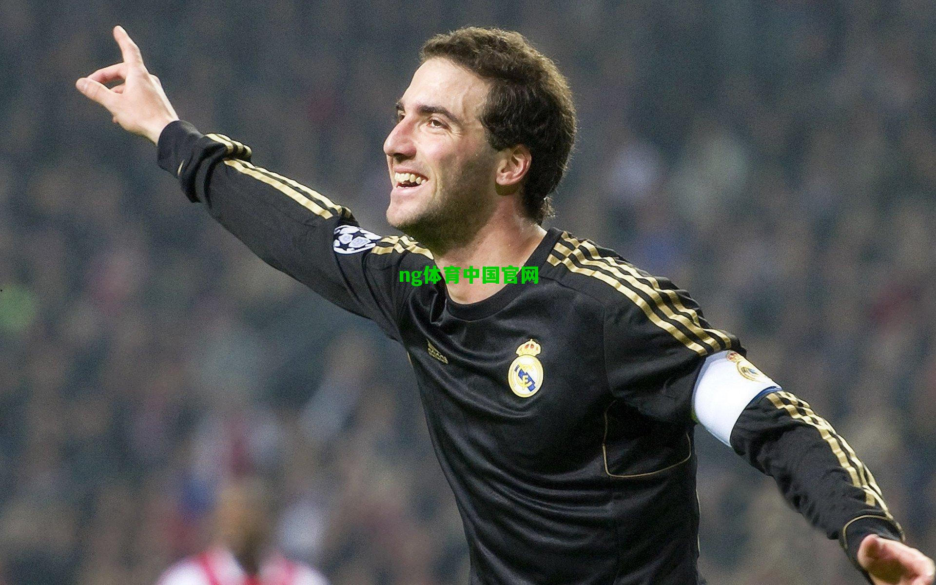 焦瓦内今日抵达那不勒斯接受体检 即将正式签约开启新征程